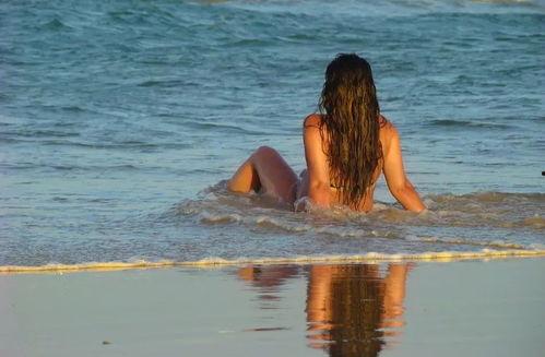 两个女的海滩在线观看,两女共度浪漫时光